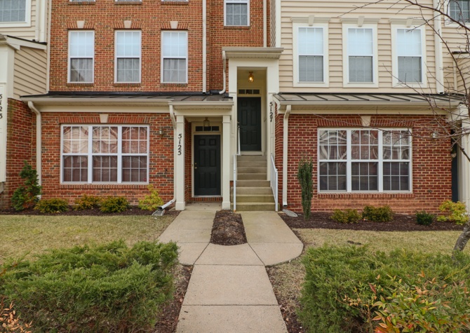 Houses Near Spacious Three Bedroom Townhome/ Condo in Prince William County Center