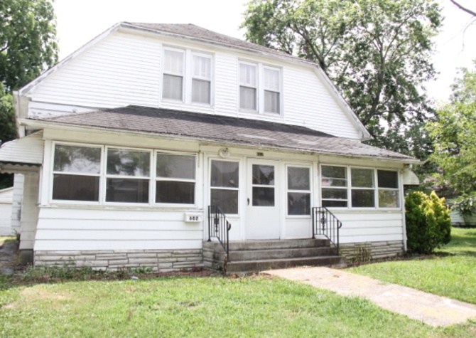 Houses Near Rent to Own: 602 E. Oak, West Frankfort 4 beds, 2 baths $850/mo