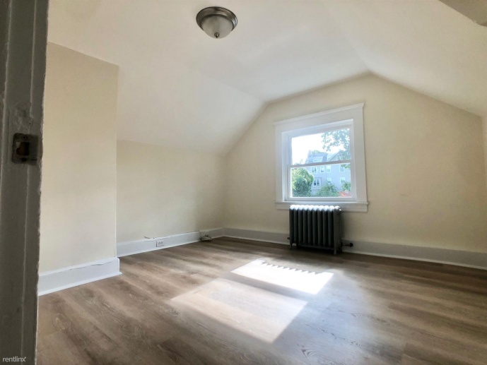 Renovated 1 Bedroom Apartment in Multi Family Home on 3rd Floor - Located in New Rochelle