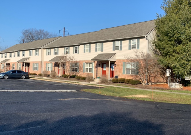 Houses Near Countryside Apartments | Pet Friendly