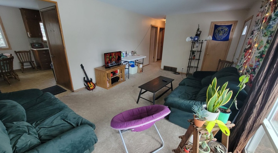 AVAILABLE JUNE - 5 Bed 2 Bath Near Campus 