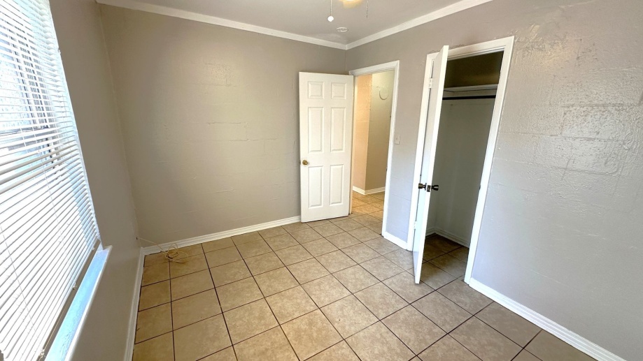 CUTE 2/1 Townhouse w/ Tile Floors Throughout, Walk to FSU and Nightlife! $875/month Available Now!