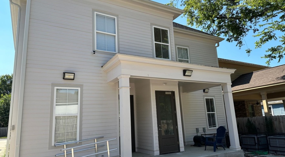 Overton Square Flat Now Available for lease!