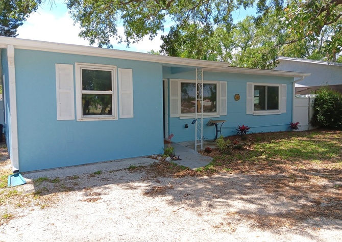 Houses Near Big family room, granite & stainless kitchen, fenced yard in Pinellas Park