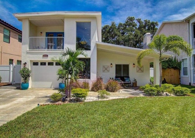 Houses Near Stunning 5 bed/ 3 bath home in desired Bayshore Beautiful
