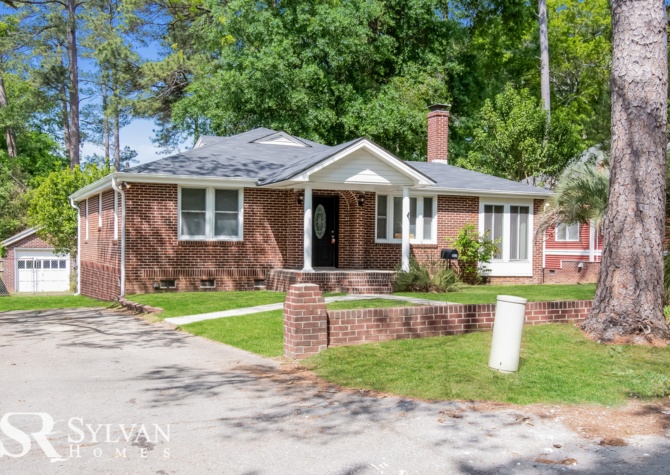 Houses Near This cute brick home is ready for you!