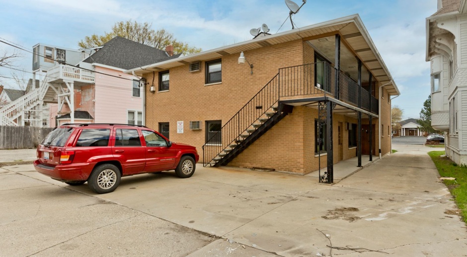 Newly Renovated 1 Bedroom Downtown Waukegan
