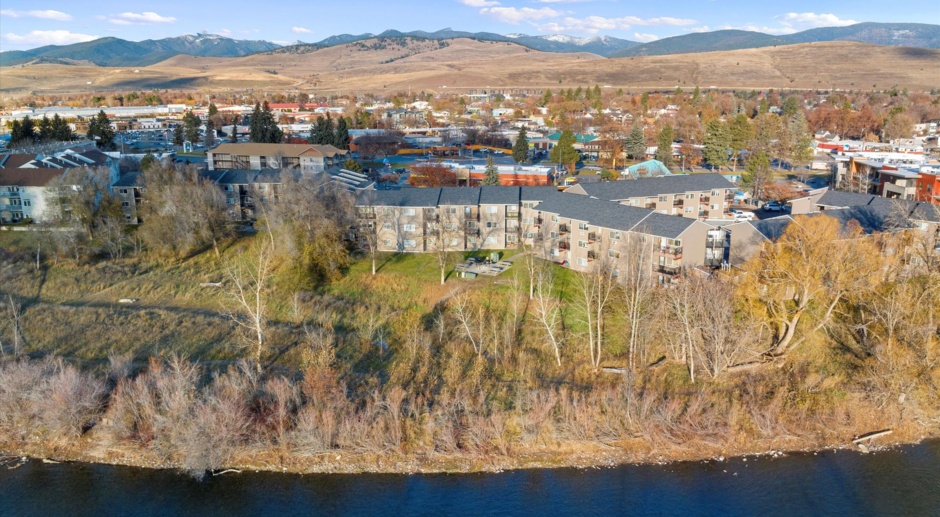 1B / 1B Apartment on the Clark Fork River!