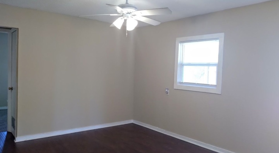 **APPLICATION RECEIVED** Available Now! 2 Bedroom / 1 Bath Duplex! 