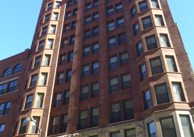 Apartments Near 537 S Dearborn Terminals Building