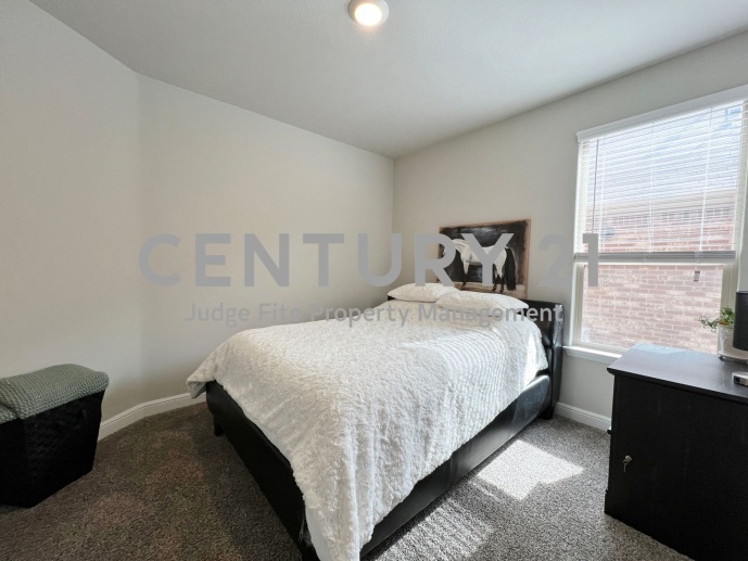 Beautifully Maintained 4/2/2 in Denton For Rent!