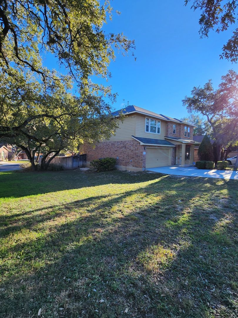 Alamo Ranch Home For Rent 5bed/3 bath- 2 story home corner lot/gated community