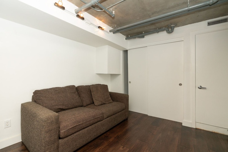 +++ $500 OFF FIRST MONTH'S RENT!! LOOK NO FURTHER STUNNING 1BD LOFT WITH ROOM TO WORK- PET FRIENDLY!!! AMAZING LOCATION !!!