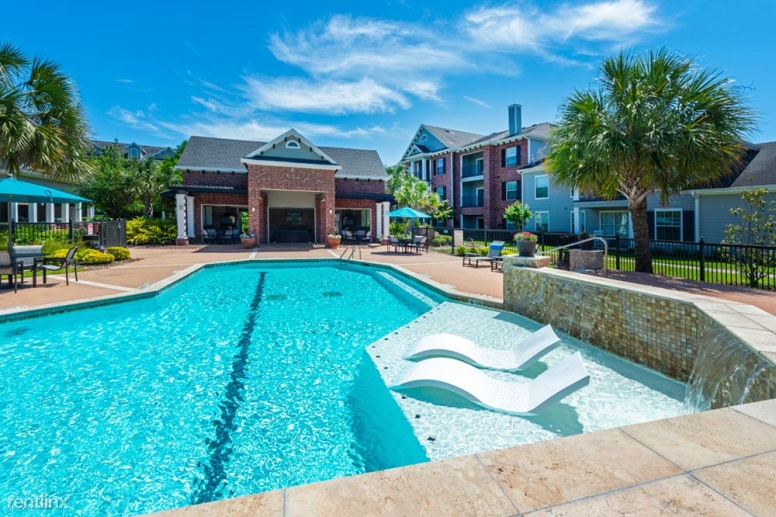 Riverwood Apartments in Conroe