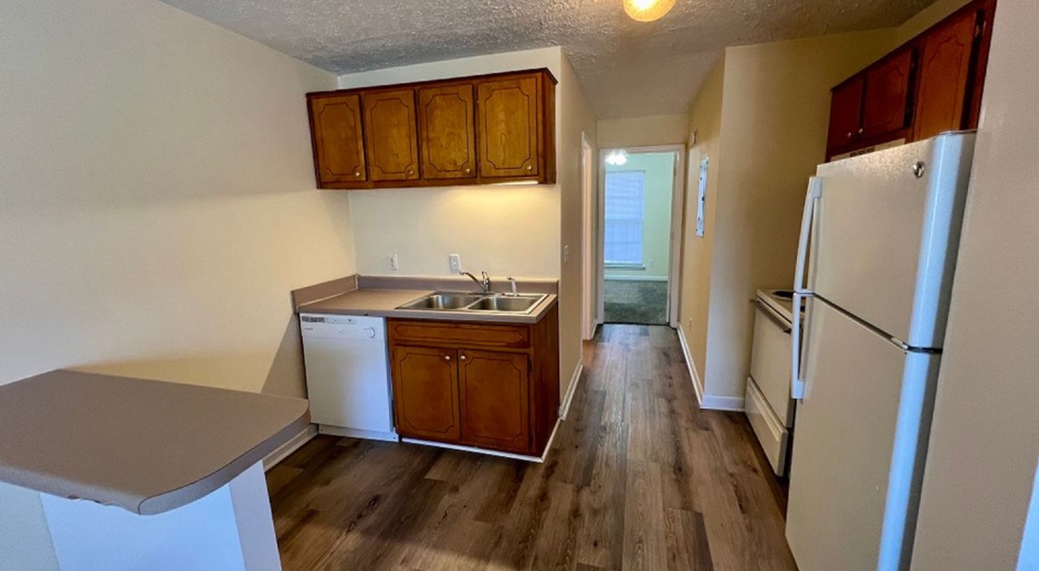 *END UNIT* 1 Bed/1 Bath Apt., Water Included