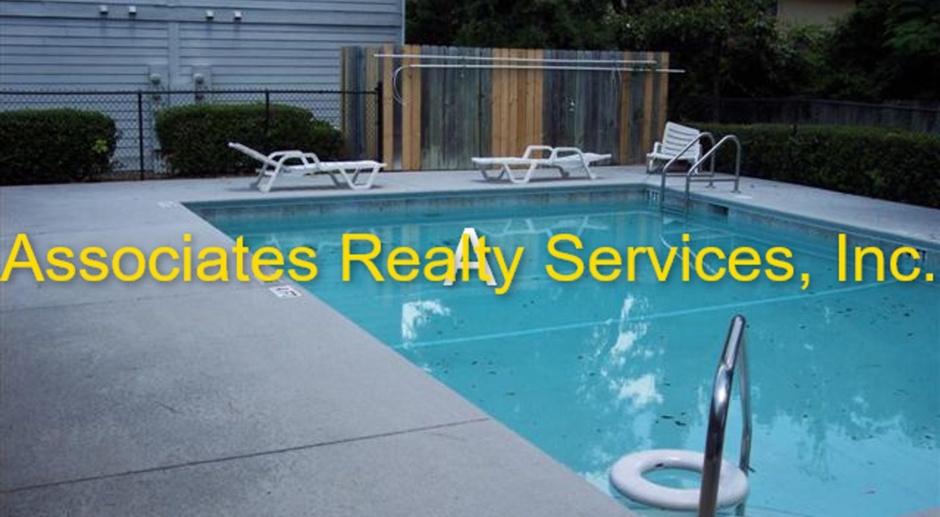 1/2 Mile from Shands/UF- 2 bed/2bath with a community pool! TWO WEEKS FREE RENT for immediate move in