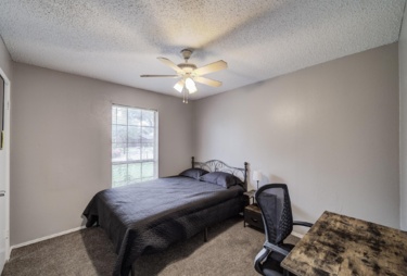 Room for Rent - Spacious & beautiful Dallas House with Living room
