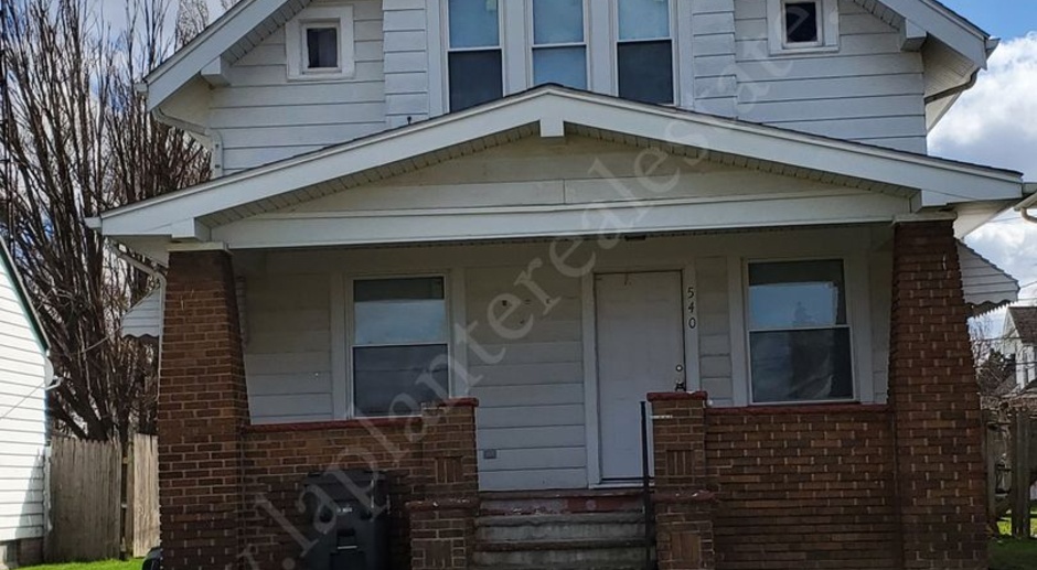Welcome to this charming 4-bedroom, 1-bathroom house located in Toledo, OH.