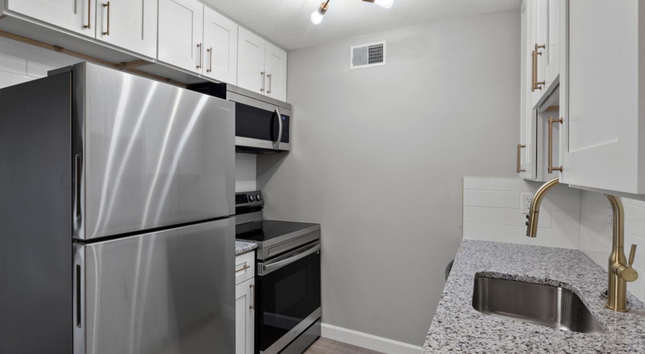 Gorgeous Renovated 2Bed/1Bath Close to Kenwood Mall