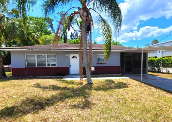 Houses Near  2 bedrooms and 1.5 bathrooms available in New Port Richey!
