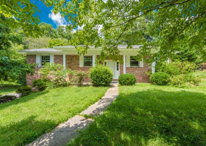 Houses Near Beautiful 4 Bed/3Bath split level home in WEST Knoxville!