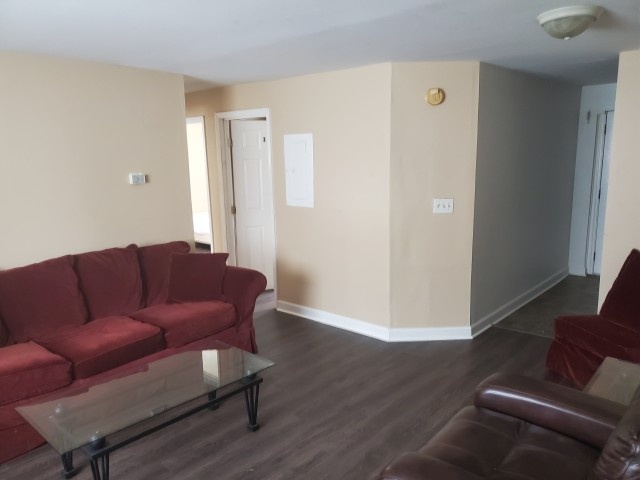 Courtside Apartments Newly renovated Student Housing  *Limited availability *