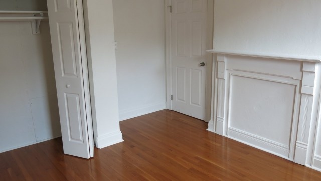 Avail NOW-1br- laundry on-site!off street pkg available! 