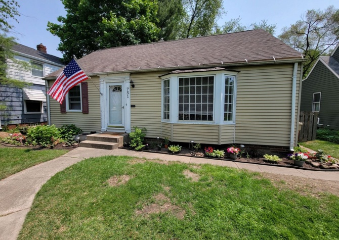 Houses Near Updated 3 bed, 1 bath, close to ND