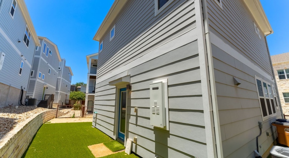 South Central Austin Gem: Multi-Level 2 Bed, 2.5 Bath Condo with Modern Features & Community Amenities!