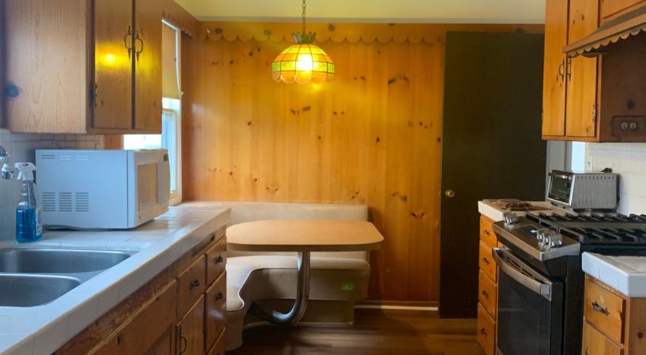 3 bedroom + 2 Bath, Comfort Modern Living in Los Angeles!
