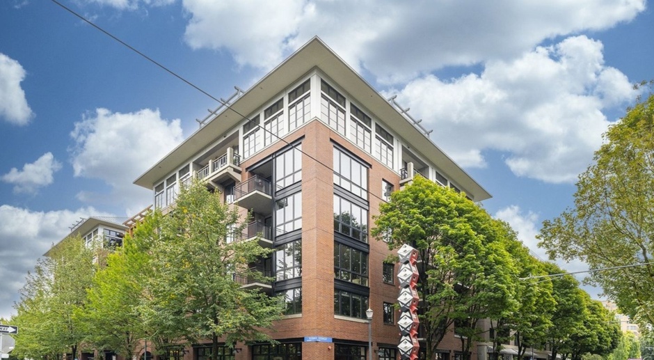 Modern Living Condo Nestled in the Heart of the Pearl District!