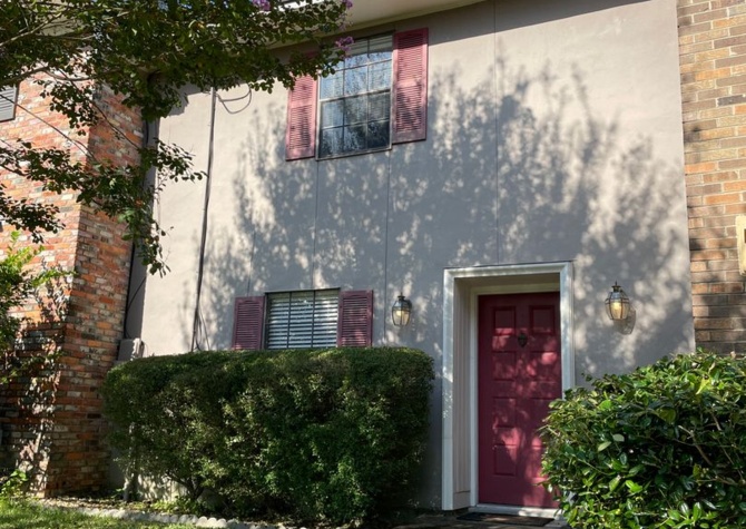 Houses Near Townhome in Woodmere for Lease