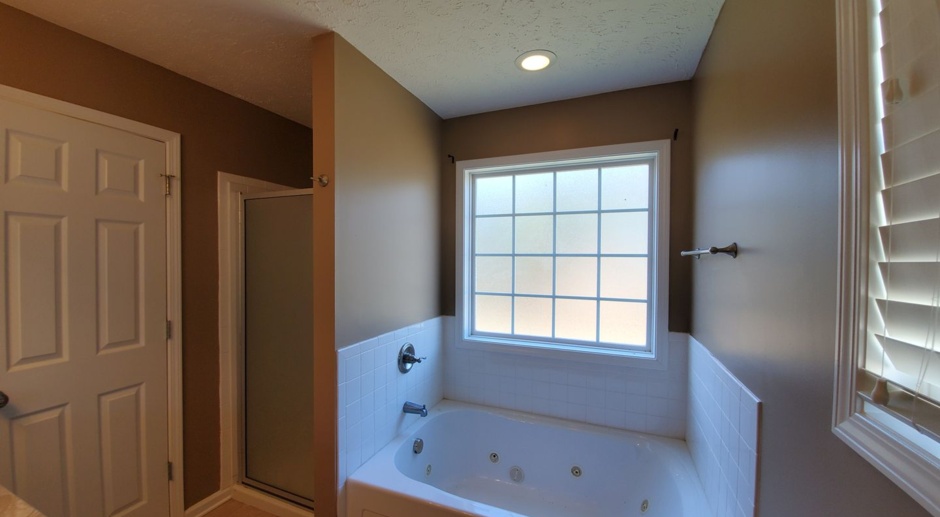 $2100 - 5 Bedrooms 3 Bathroom Split Foyer