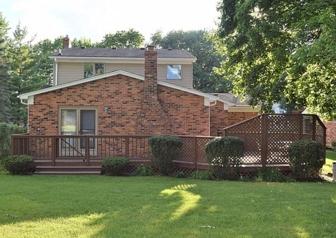 Houses Near Home is in a fantastic location close to the Rochester outdoor mall 
