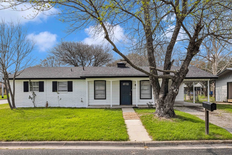  Single Story Home on a Corner Lot in Seguin, TX,  50% off of first months rent!