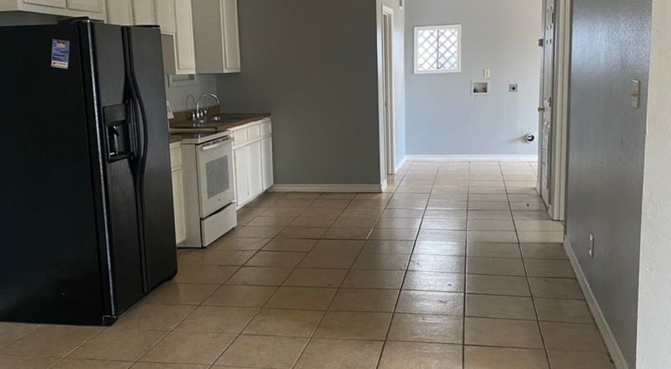 3/1-Back house apartment, you only pay electric, WD connections