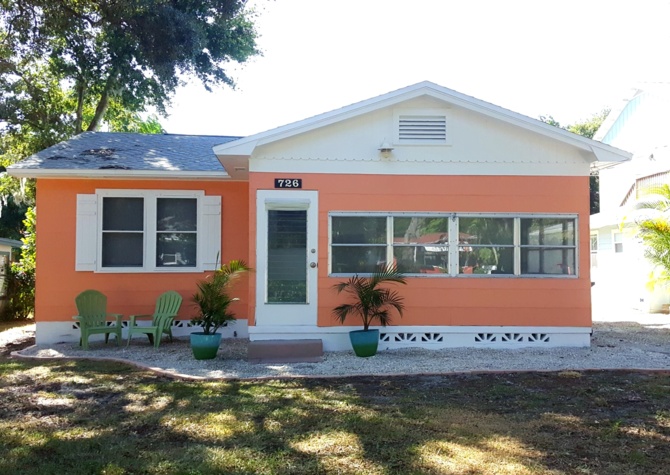 Houses Near Adorable Florida Bungalow in Downtown!