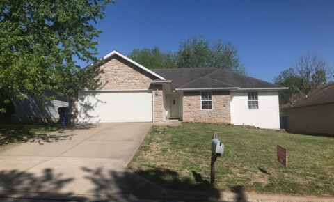 Houses Near Missouri College of Cosmetology North Executive Rental - Charming 3-bedroom 2 bath 2 car garage-available to view now for Missouri College of Cosmetology North Students in Springfield, MO