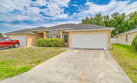 Houses Near Lee Professional Institute ** Rarely Available  ~ 3/2 Duplex W/ 2 Car Garage ~ Updated ** for Lee Professional Institute Students in Fort Myers, FL