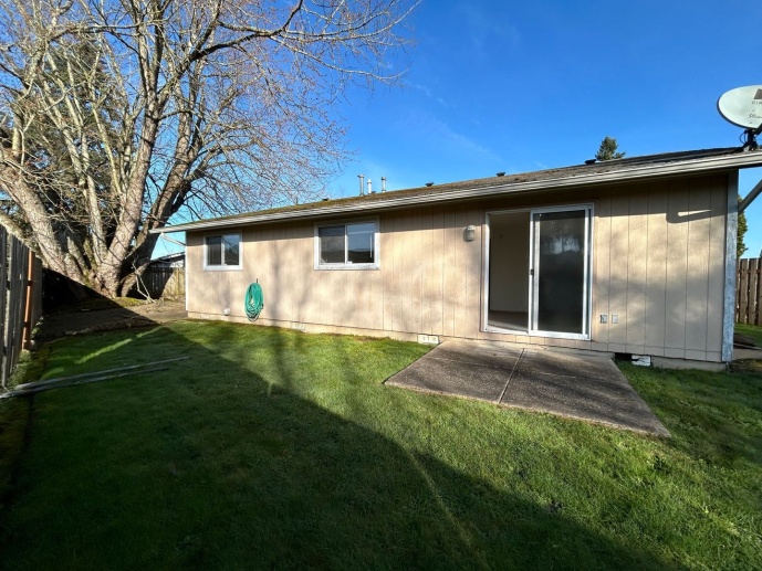 AVAILABLE NOW & ASK US ABOUT THE MOVE IN SPECIAL!! Incredible  3bd/1ba House with Fenced Backyard - Move in Ready!