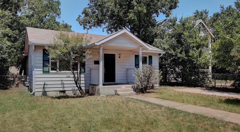 Pre-Lease For August! Great East Austin Home - 4bd/2ba Close to UT!
