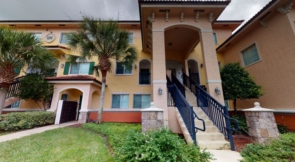 Beautifully FURNISHED 2 bedroom, 2.5 bathroom townhouse in Il Villagio! 