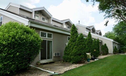 Apartments Near Herzing Great Arboretum location - lofted units - Pet friendly - w/d in unit for Herzing College Students in Madison, WI