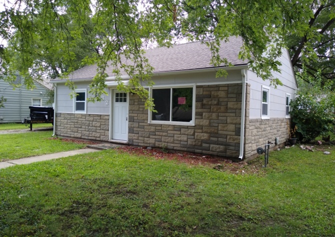Houses Near Adorable 2 bedroom in KCK!