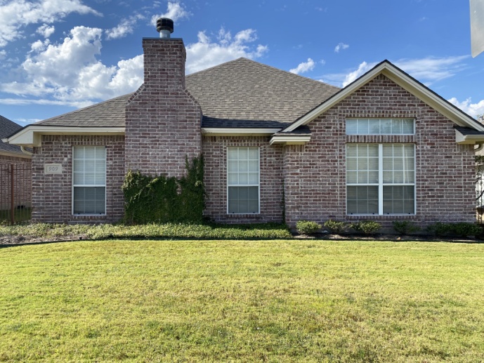 909 LINCOLN - ONE MINUTE FROM A&M W GARAGE & OPEN FLOOR PLAN