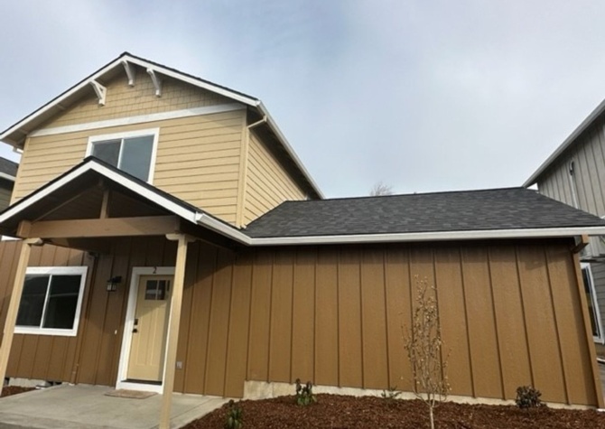 Houses Near East Medford Townhome for Rent!