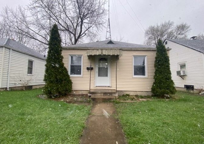Houses Near 3025 Winter St - Two Bedroom Home w/New Carpet & 2 Car Detached Garage! Available Now!!