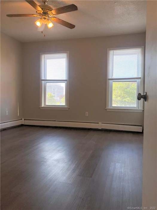 Five Minutes from Wesleyan (2br,1bth, washer/dryer in-unit)