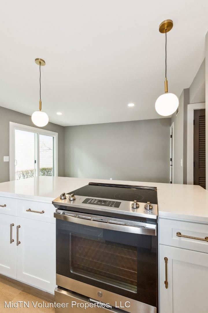 Beautifully Renovated 2 Bedroom 2.5 Bath Townhomes
