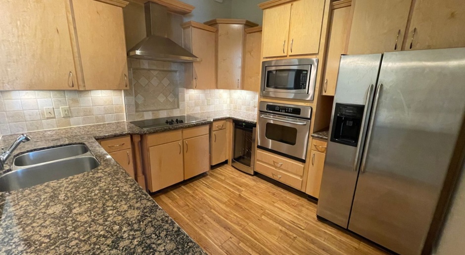 AVAILABLE NOW! 2-Bed/2-Bath with Garage near Vanderbilt and Belmont